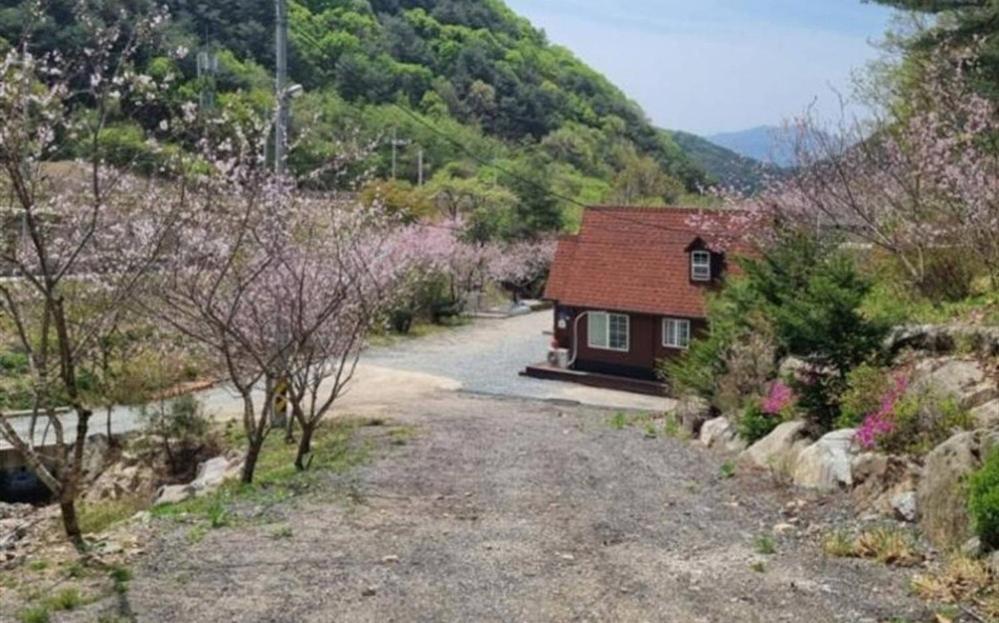 Yanggu Byeolha Pension Экстерьер фото